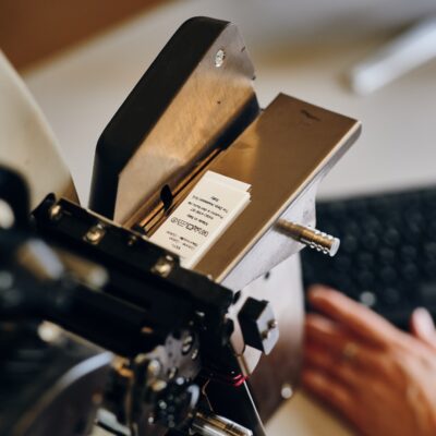 Esempi di produzione di etichette per la manutenzione dell'abbigliamento